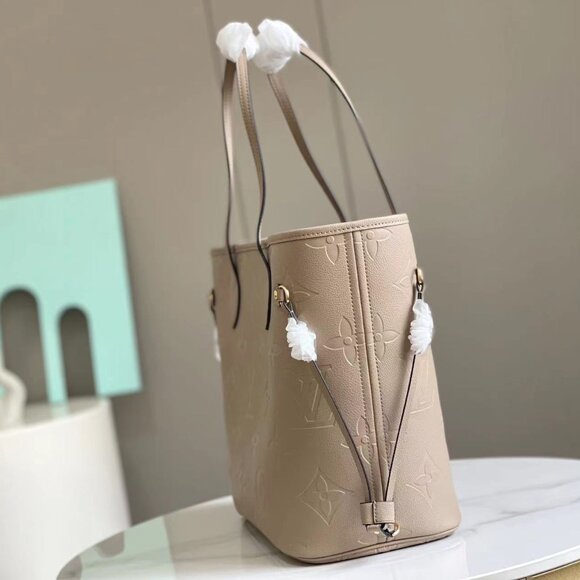 Louis Vuitton Handheld Shopping Bags, Shoulder Bags - Picture 2 of 9